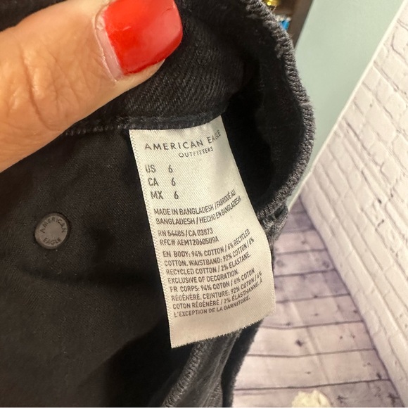 American Eagle Outfitters Black Distressed Jean Shorts Size 6 - Picture 4 of 4